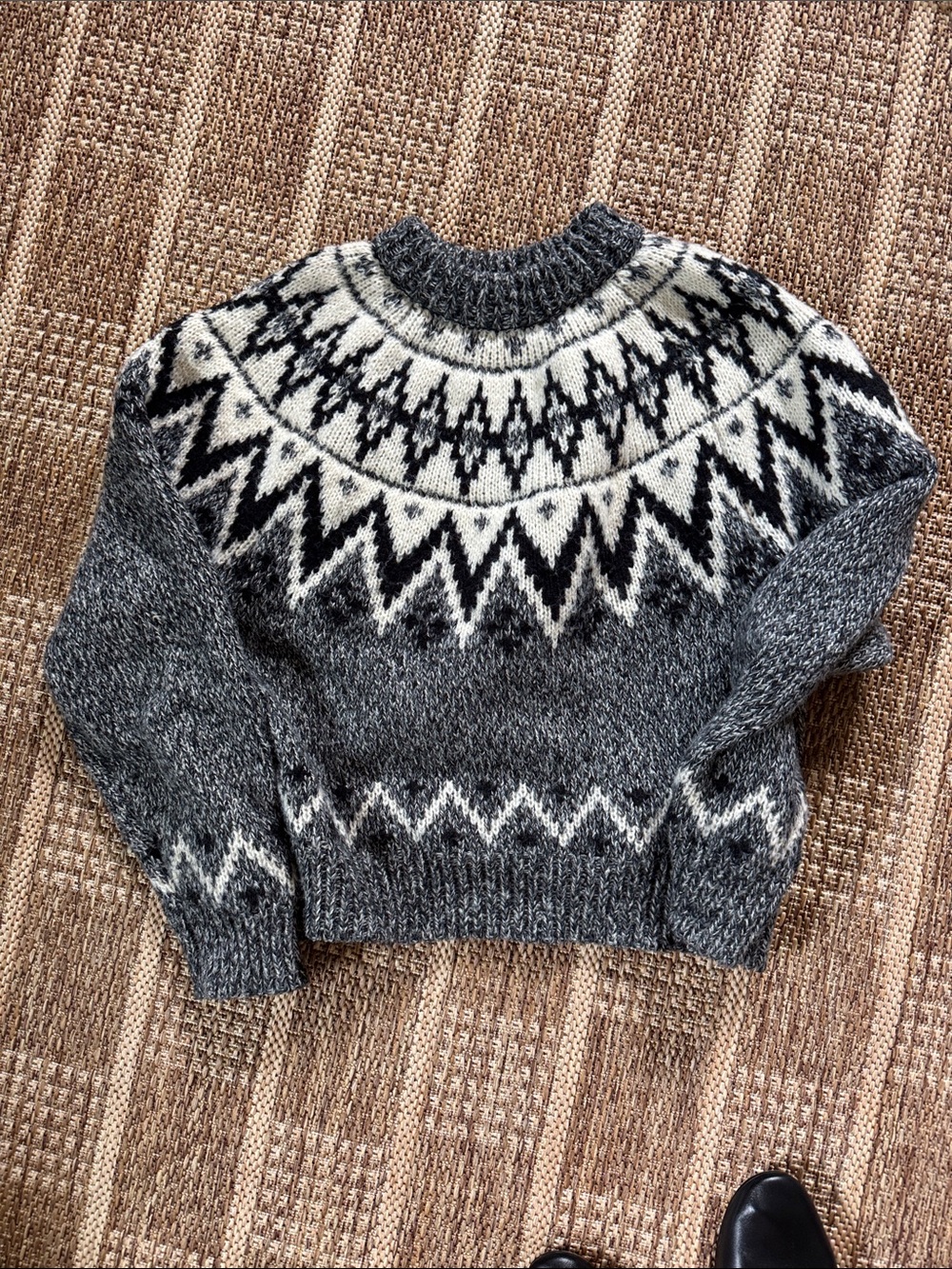 Women’s mango sweater size m